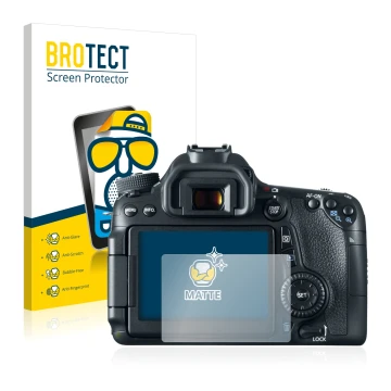 Parte frontal de un envase de producto con el logotipo de la marca BROTECT. Al lado se muestra el dispositivo Canon EOS 70D co