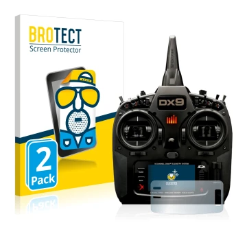 Parte frontal de un envase de producto con el logotipo de la marca BROTECT. Al lado se muestra el dispositivo Spektrum DX9 con