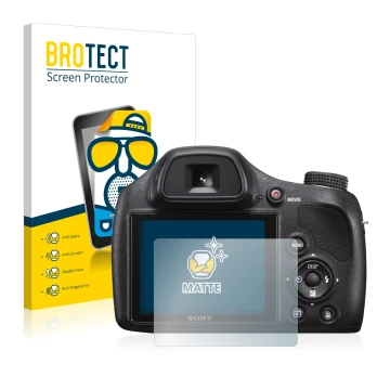Parte frontal de un envase de producto con el logotipo de la marca BROTECT. Al lado se muestra el dispositivo Sony Cyber-Shot 