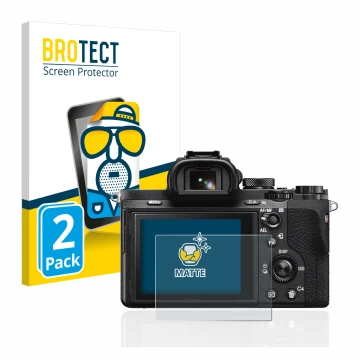 Parte frontal de un envase de producto con el logotipo de la marca BROTECT. Al lado se muestra el dispositivo Sony Alpha 7 II 