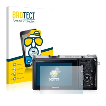 Parte frontal de un envase de producto con el logotipo de la marca BROTECT. Al lado se muestra el dispositivo Samsung NX500 co