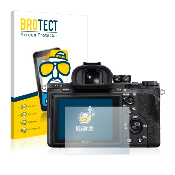 Parte frontal de un envase de producto con el logotipo de la marca BROTECT. Al lado se muestra el dispositivo Sony Alpha 7R II