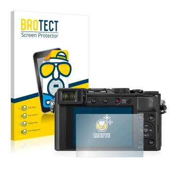 Parte frontal de un envase de producto con el logotipo de la marca BROTECT. Al lado se muestra el dispositivo Panasonic Lumix 
