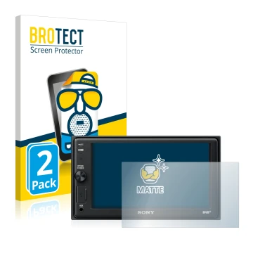 Parte frontal de un envase de producto con el logotipo de la marca BROTECT. Al lado se muestra el dispositivo Sony XAV-AX1005D