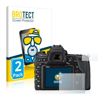Parte frontal de un envase de producto con el logotipo de la marca BROTECT. Al lado se muestra el dispositivo Nikon D780 con s