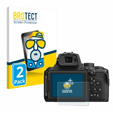 Parte frontal de un envase de producto con el logotipo de la marca BROTECT. Al lado se muestra el dispositivo Nikon Coolpix P9