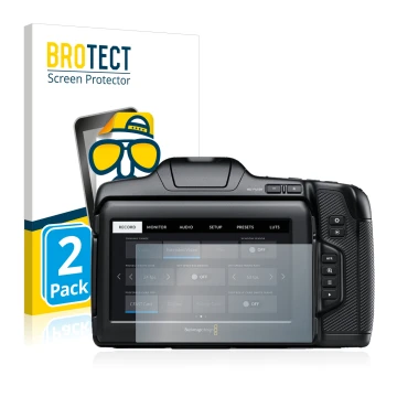 Parte frontal de un envase de producto con el logotipo de la marca BROTECT. Al lado se muestra el dispositivo Blackmagic Pocke