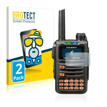 Parte frontal de un envase de producto con el logotipo de la marca BROTECT. Al lado se muestra el dispositivo Yaesu FT-70DR co