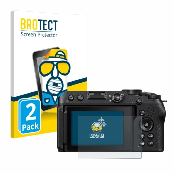 Parte frontal de un envase de producto con el logotipo de la marca BROTECT. Al lado se muestra el dispositivo Nikon Z 30 con s
