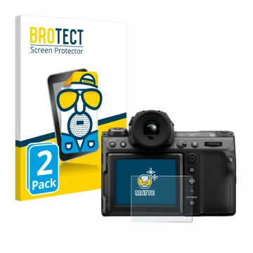 Parte frontal de un envase de producto con el logotipo de la marca BROTECT. Al lado se muestra el dispositivo Fujifilm GFX100 