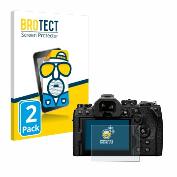 Parte frontal de un envase de producto con el logotipo de la marca BROTECT. Al lado se muestra el dispositivo Olympus OM Syste