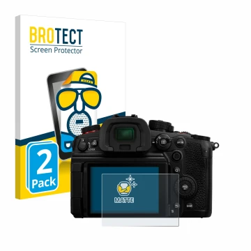 Parte frontal de un envase de producto con el logotipo de la marca BROTECT. Al lado se muestra el dispositivo Panasonic Lumix 