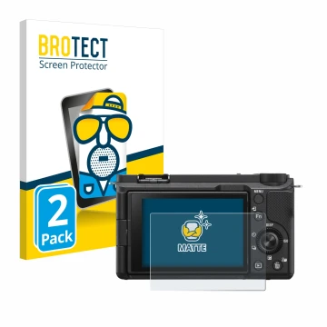 Parte frontal de un envase de producto con el logotipo de la marca BROTECT. Al lado se muestra el dispositivo Sony Alpha ZV-E1