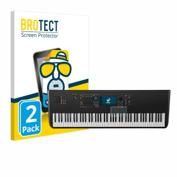 Parte frontal de un envase de producto con el logotipo de la marca BROTECT. Al lado se muestra el dispositivo Yamaha MODX8+ co
