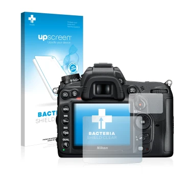 Parte frontal de un envase de producto con el logotipo de la marca upscreen. Al lado se muestra el dispositivo Nikon D7000 con