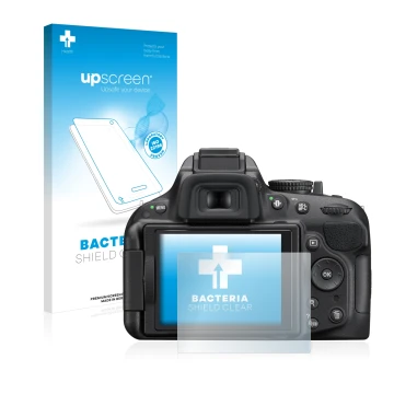 Parte frontal de un envase de producto con el logotipo de la marca upscreen. Al lado se muestra el dispositivo Nikon D5200 con