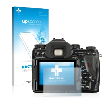 Parte frontal de un envase de producto con el logotipo de la marca upscreen. Al lado se muestra el dispositivo Pentax K-1 con 