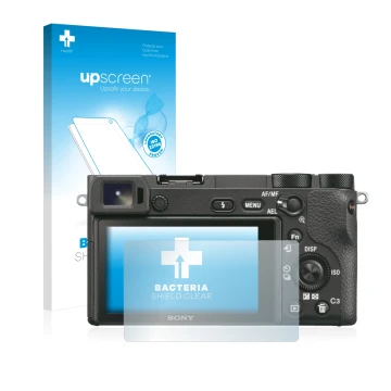 Parte frontal de un envase de producto con el logotipo de la marca upscreen. Al lado se muestra el dispositivo Sony Alpha 6500
