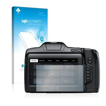 Parte frontal de un envase de producto con el logotipo de la marca upscreen. Al lado se muestra el dispositivo Blackmagic Pock