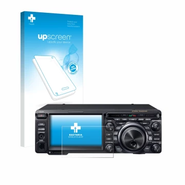 Parte frontal de un envase de producto con el logotipo de la marca upscreen. Al lado se muestra el dispositivo Yaesu FT-DX10 c