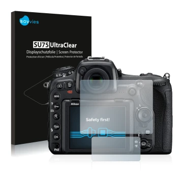 Parte frontal de un envase de producto con el logotipo de la marca Savvies. Al lado se muestra el dispositivo Nikon D500 con s