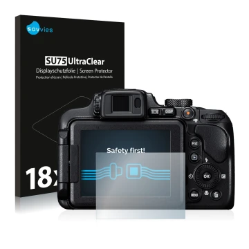 Parte frontal de un envase de producto con el logotipo de la marca Savvies. Al lado se muestra el dispositivo Nikon Coolpix B7