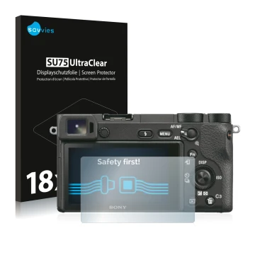 Parte frontal de un envase de producto con el logotipo de la marca Savvies. Al lado se muestra el dispositivo Sony Alpha 6500 