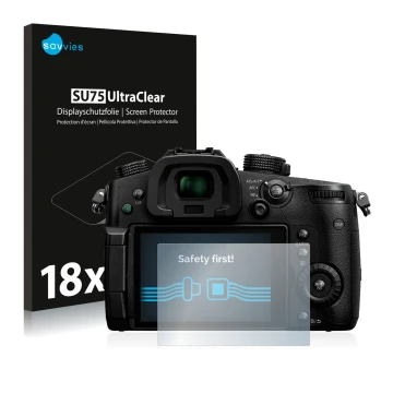 Parte frontal de un envase de producto con el logotipo de la marca Savvies. Al lado se muestra el dispositivo Panasonic Lumix 