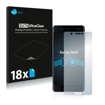 Parte frontal de un envase de producto con el logotipo de la marca Savvies. Al lado se muestra el dispositivo Nokia 5 con su p