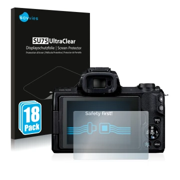 Parte frontal de un envase de producto con el logotipo de la marca Savvies. Al lado se muestra el dispositivo Canon EOS M50 co