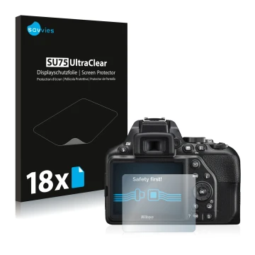 Parte frontal de un envase de producto con el logotipo de la marca Savvies. Al lado se muestra el dispositivo Nikon D3500 con 