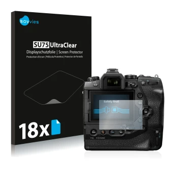 Parte frontal de un envase de producto con el logotipo de la marca Savvies. Al lado se muestra el dispositivo Olympus OM-D E-M