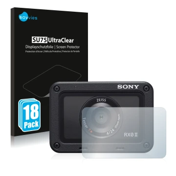 Parte frontal de un envase de producto con el logotipo de la marca Savvies. Al lado se muestra el dispositivo Sony DSC-RX0M2 (