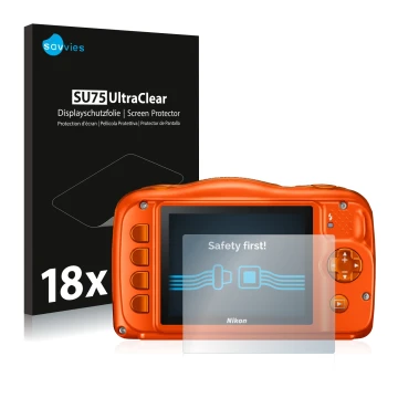 Parte frontal de un envase de producto con el logotipo de la marca Savvies. Al lado se muestra el dispositivo Nikon Coolpix W1