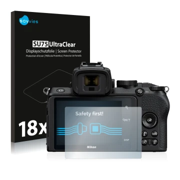 Parte frontal de un envase de producto con el logotipo de la marca Savvies. Al lado se muestra el dispositivo Nikon Z 50 con s