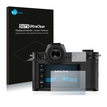 Parte frontal de un envase de producto con el logotipo de la marca Savvies. Al lado se muestra el dispositivo Leica SL2 con su