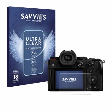 Parte frontal de un envase de producto con el logotipo de la marca Savvies. Al lado se muestra el dispositivo Panasonic Lumix 