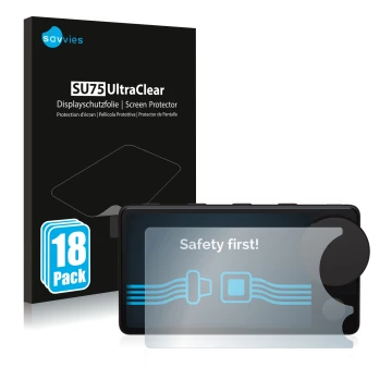 Parte frontal de un envase de producto con el logotipo de la marca Savvies. Al lado se muestra el dispositivo Spotify Car Thin