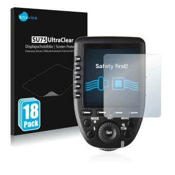 Parte frontal de un envase de producto con el logotipo de la marca Savvies. Al lado se muestra el dispositivo Godox XPro con s