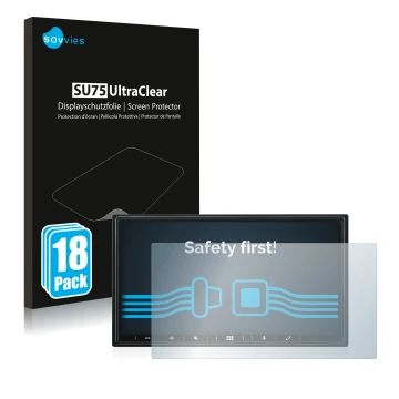 Parte frontal de un envase de producto con el logotipo de la marca Savvies. Al lado se muestra el dispositivo Alpine iLX-W690D