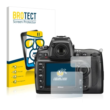 Parte frontal de un envase de producto con el logotipo de la marca BROTECT. Al lado se muestra el dispositivo Nikon D700 con s