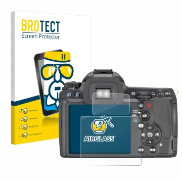 Parte frontal de un envase de producto con el logotipo de la marca BROTECT. Al lado se muestra el dispositivo Pentax K7, K-7 c