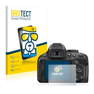 Parte frontal de un envase de producto con el logotipo de la marca BROTECT. Al lado se muestra el dispositivo Nikon D5200 con 