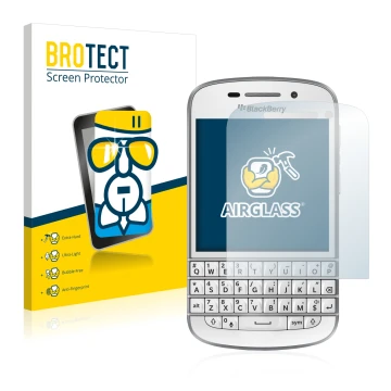 Parte frontal de un envase de producto con el logotipo de la marca BROTECT. Al lado se muestra el dispositivo BlackBerry Q10 c