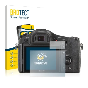 Parte frontal de un envase de producto con el logotipo de la marca BROTECT. Al lado se muestra el dispositivo Sony Cyber-Shot 
