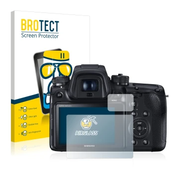 Parte frontal de un envase de producto con el logotipo de la marca BROTECT. Al lado se muestra el dispositivo Samsung NX1 con 