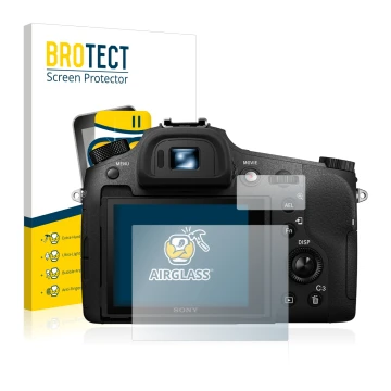 Parte frontal de un envase de producto con el logotipo de la marca BROTECT. Al lado se muestra el dispositivo Sony Cyber-Shot 