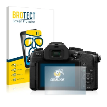 Parte frontal de un envase de producto con el logotipo de la marca BROTECT. Al lado se muestra el dispositivo Panasonic Lumix 