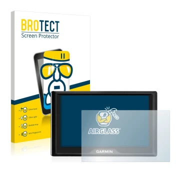 Parte frontal de un envase de producto con el logotipo de la marca BROTECT. Al lado se muestra el dispositivo Garmin Drive 50 