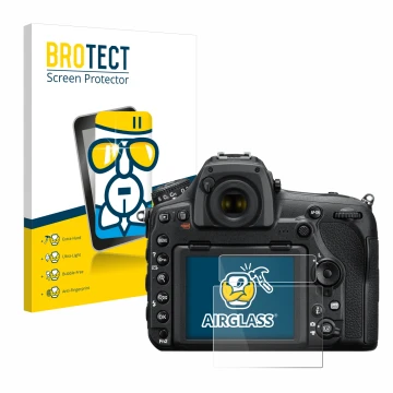 Parte frontal de un envase de producto con el logotipo de la marca BROTECT. Al lado se muestra el dispositivo Nikon D850 con s